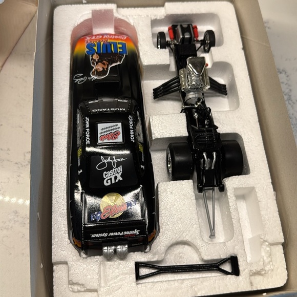 JOHN Force 1/24 Castrol GTX 6 Time Winston NHRA Champion - Picture 4 of 7